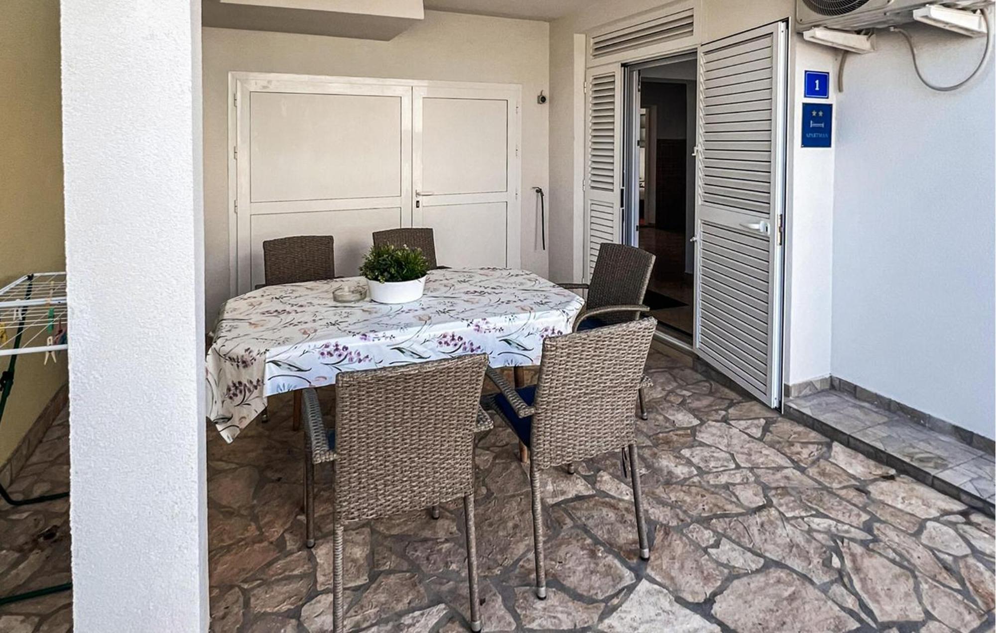 Beautiful Apartment In Vir With Wifi Экстерьер фото